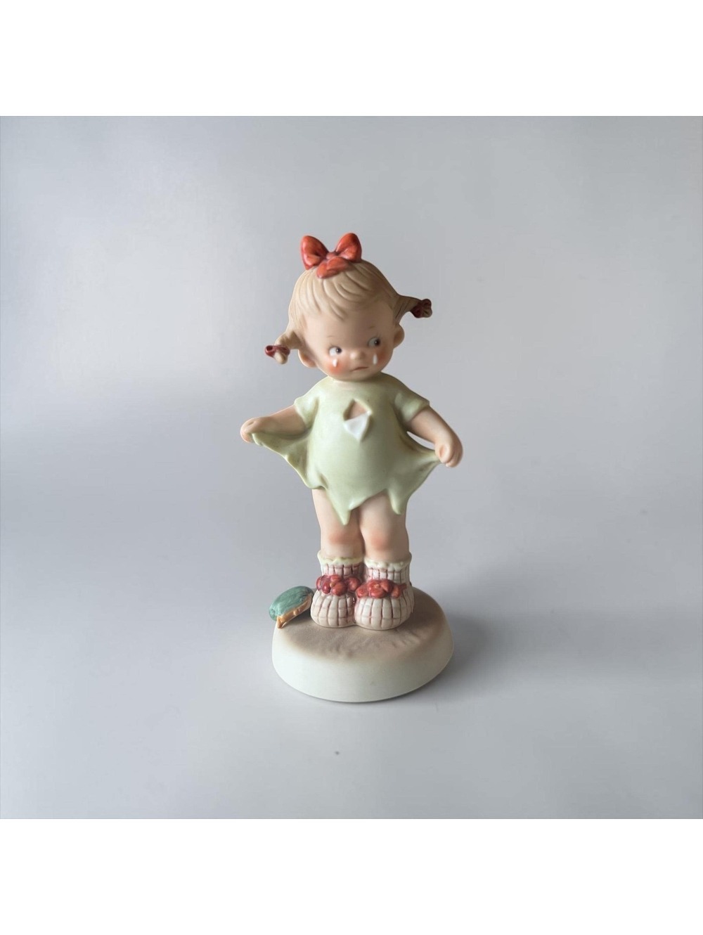 Vintage Enesco Memories of Yesterday Figurine | Mommy I Teared It